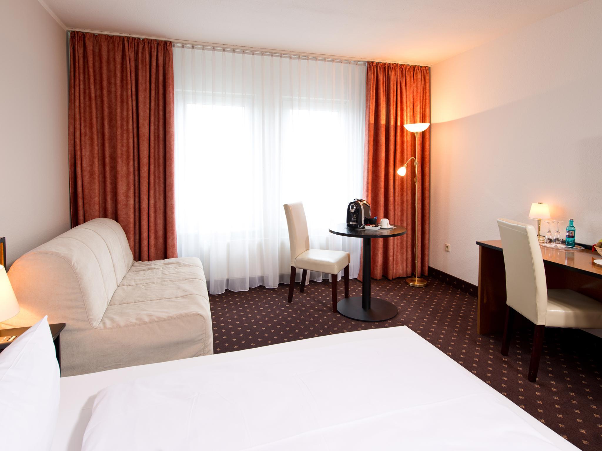 Achat Hotel ホッケンハイム エクステリア 写真