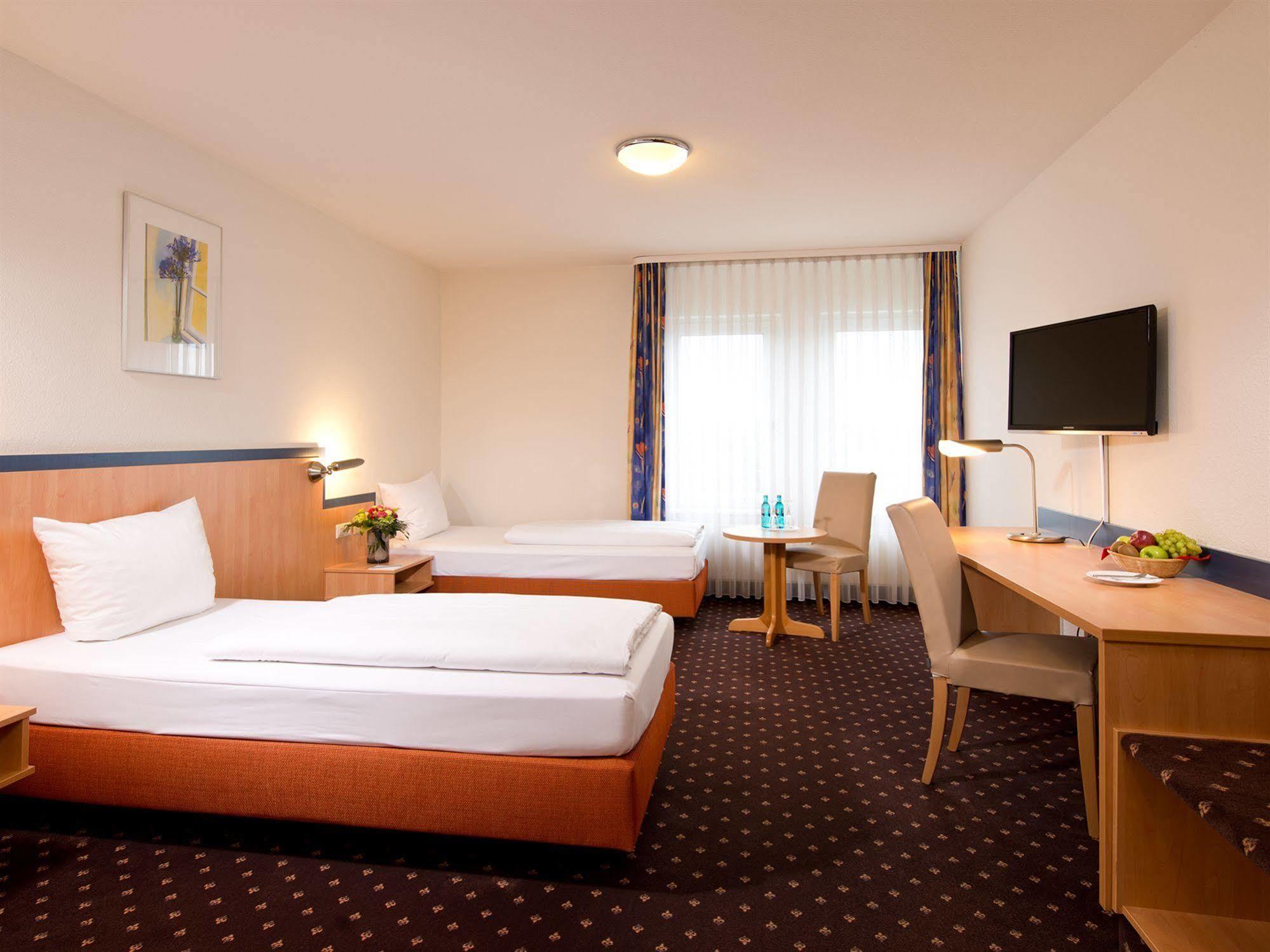Achat Hotel ホッケンハイム エクステリア 写真