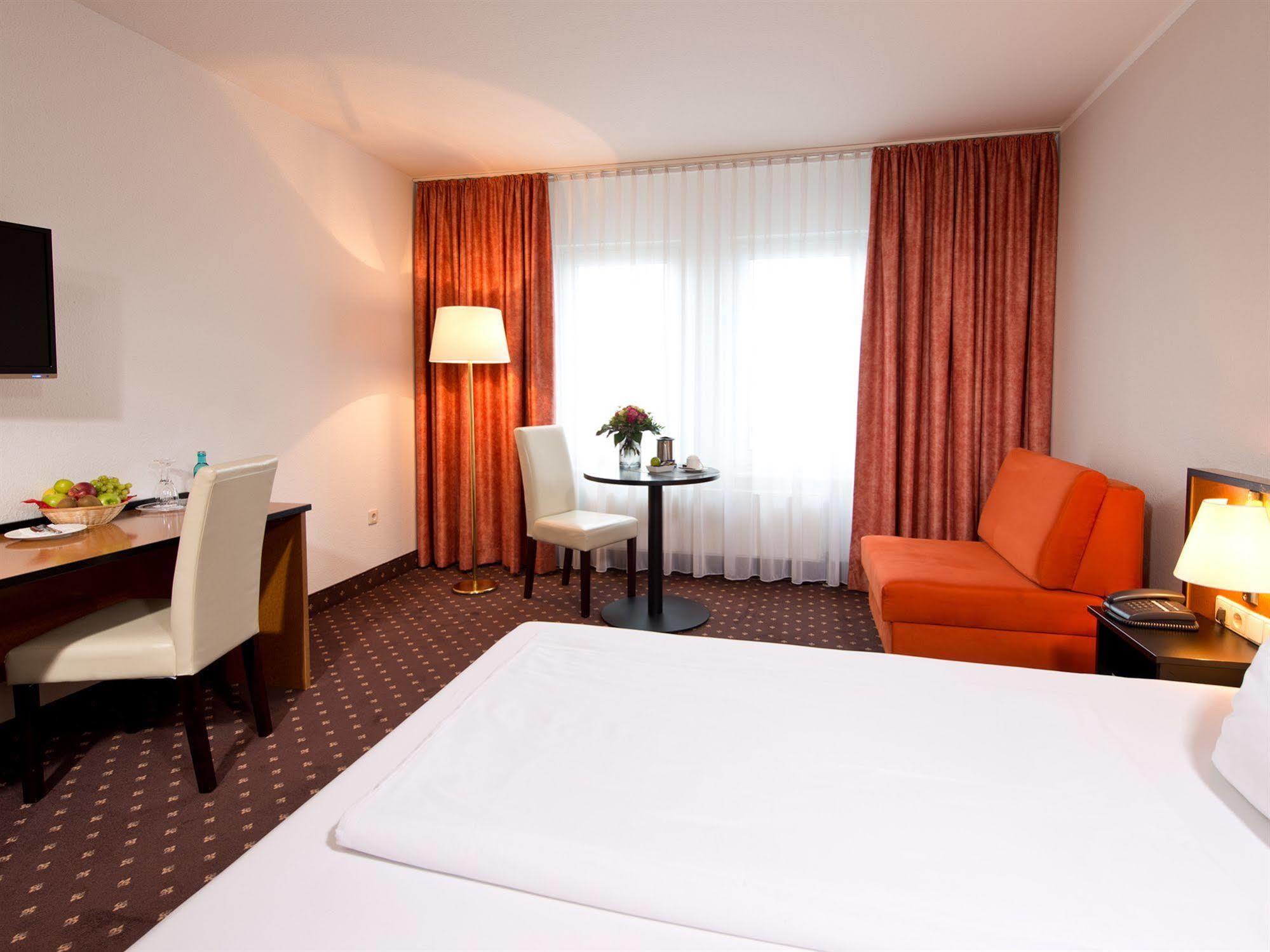 Achat Hotel ホッケンハイム エクステリア 写真